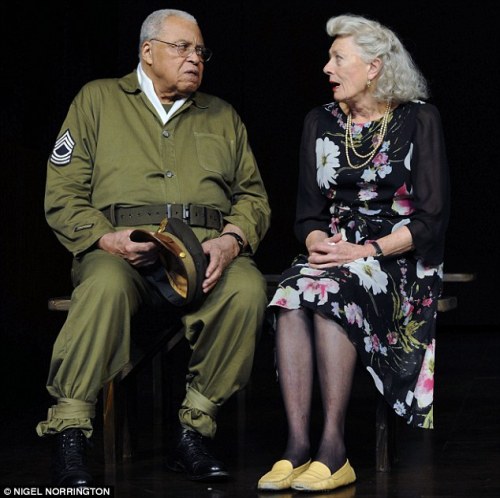 article-2426161-1BC87CBB000005DC-591_634x632