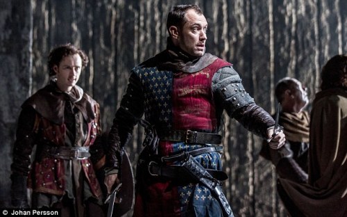 article-2518033-19CE920800000578-69_634x396