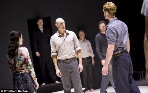 article-2607444-1D020A8700000578-177_634x398