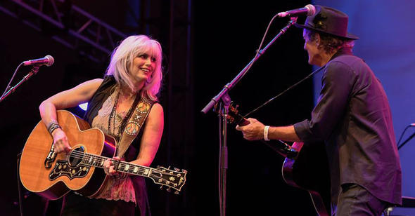 emmylou-harris-rodney-crowell-lincoln-center-by-kevin-yatarola-2014-08-900x470