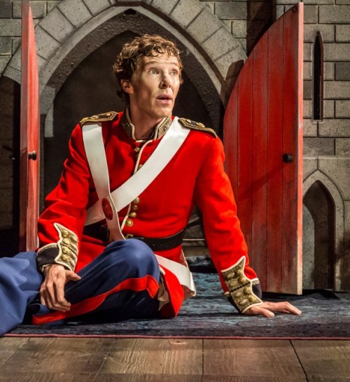 14-benedict-cumberbatch-hamlet-in-hamlet-at-the-barbican-theatre-photo-credit-johan-persson
