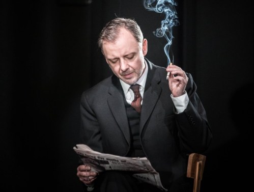 john-simm-in-the-homecoming-trafalgar-studios-21-e1449142096398-679x512