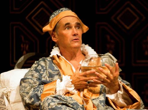 Mark-Rylance-(Philippe-V)-in-Farinelli-and-the-King.--Photography-by-Simon-Annand-(Custom)