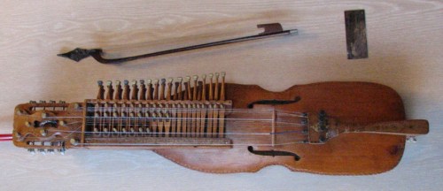 Nyckelharpa_built_by_Eric_Sahlstrom