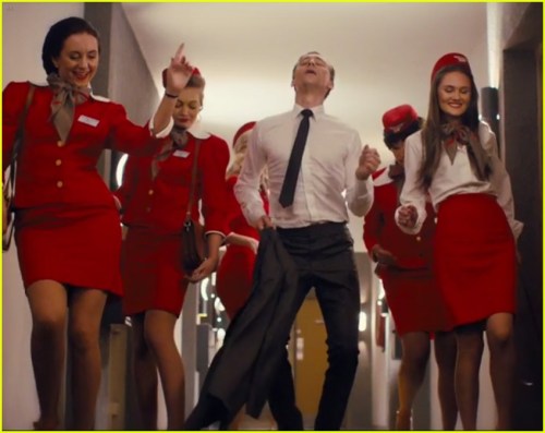 tom-hiddleston-bares-everything-high-rise-trailer-01