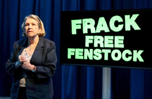 Anne-Reid-in-FRACKED-at-Chichester-Festival-Theatre1-700x455