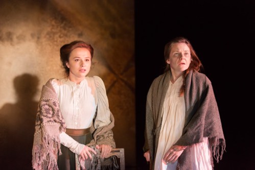 9.-ROSIE-SHEEHY-Madge-Thomas-LUCY-BLACK-Annie-Roberts-in-Chichester-Festival-Theatres-STRIFE.-Photo-Johan-Persson_01042