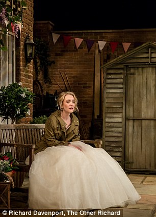 3ce6f77e00000578-0-image-a-2_1486690380436