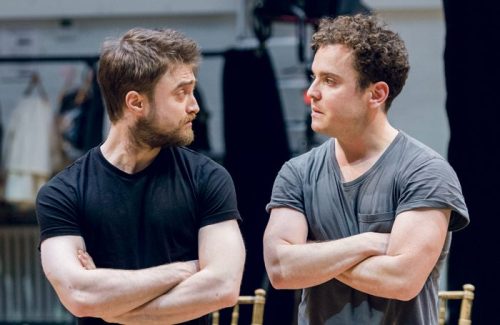 Daniel-Radcliffe-Rosencrantz-and-Joshua-McGuire-Joshua-McGuire-Guildenstern-in-Rosencrantz-Guildenstern-Are-Dead-700x455