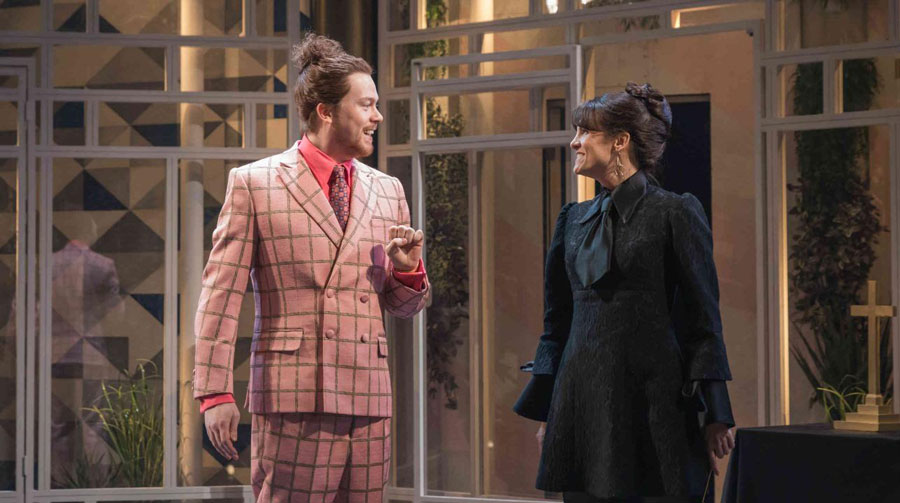 twelfth_night_daniel_rigby_as_sir_andrew_aguecheek_niky_wardley_as_maria_image_by_marc_brenner