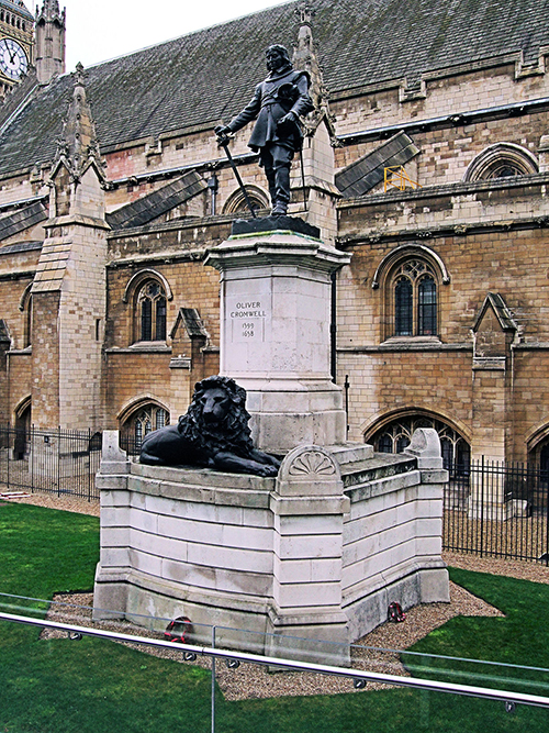 1200px-Oliver_Cromwell_Statue,_Westminster_-_London