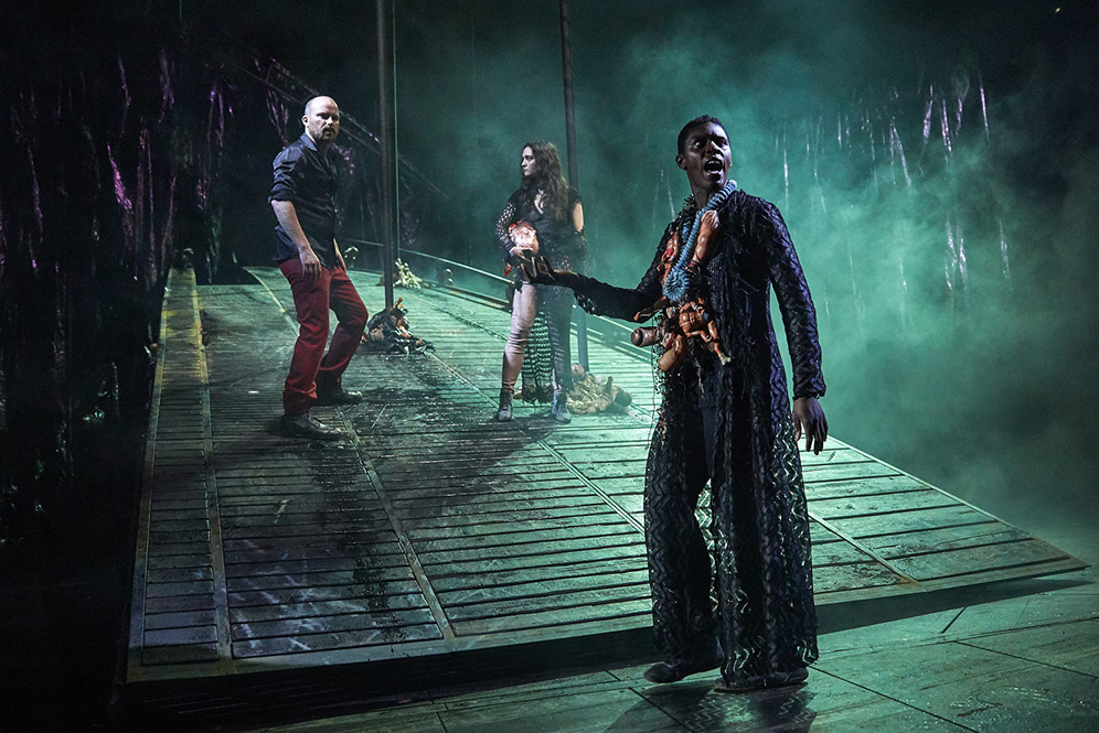 Rory-Kinnear-as-Macbeth-Beatrice-Scirocchi-as-Witch-and-Anna-Maria-Nabirye-as-Witch-in-Macbeth-at-the-National-Theatre-c-Brinkhoff-Mögenburg-1002-1057