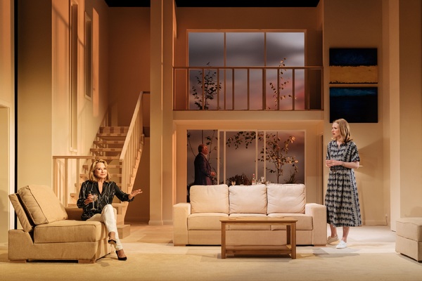 tn-500_felicity-kendal-and-alice-orr-ewing-in-the-argument-at-theatre-royal-bath.-credit-manuel-harlan