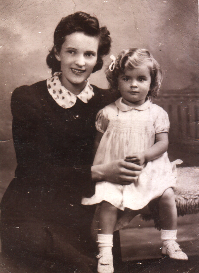 Doreen with Wendy 1943?