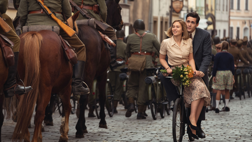 world-on-fire-hero,0