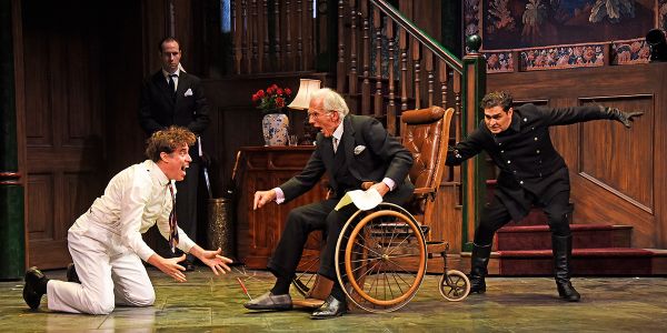 14-The-cast-in-The-Man-in-the-White-Suit-Credit-Nobby-Clark_qaftsk